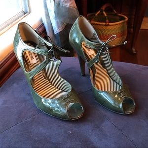 Moschino olive green heels